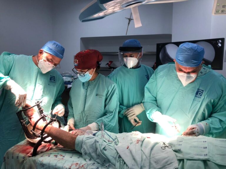 CLIP D Spa team in surgery